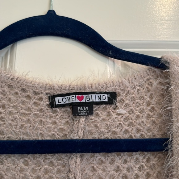 Like new Love ❤️ Blind long fuzzy sweater taupe medium - Picture 4 of 5